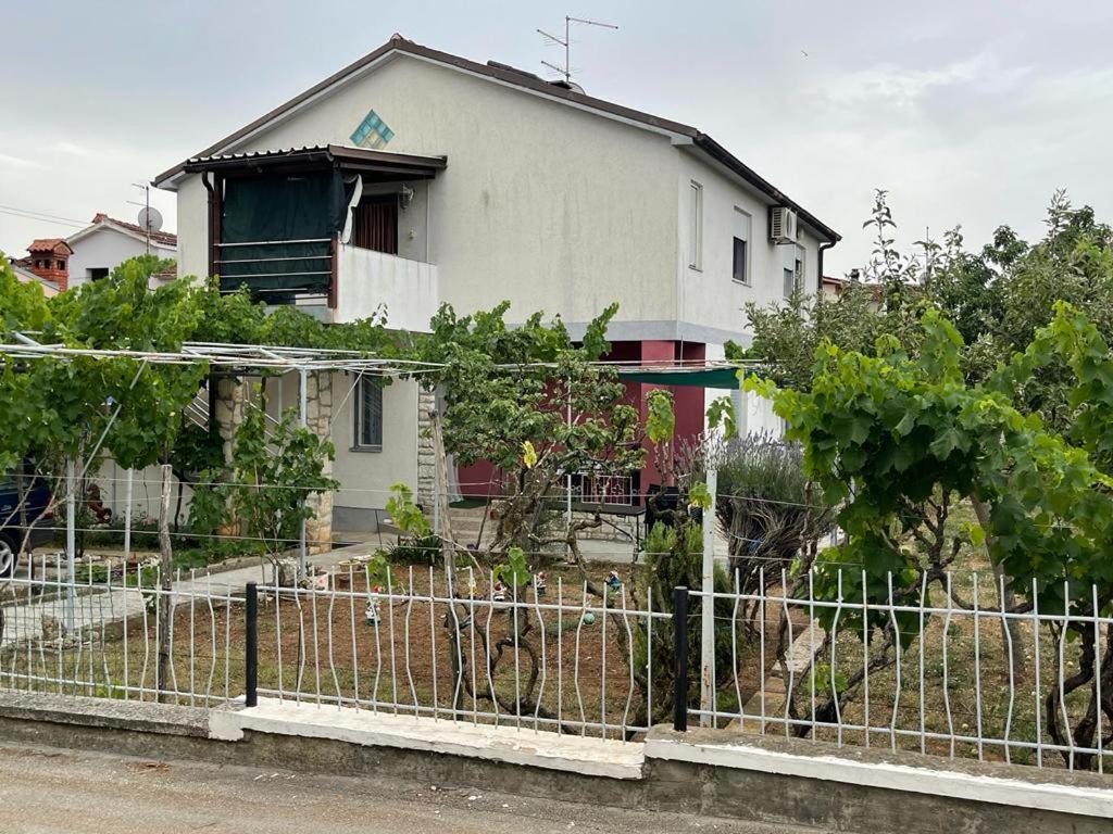 Apartman Pčelica Apartment Pula Exterior foto